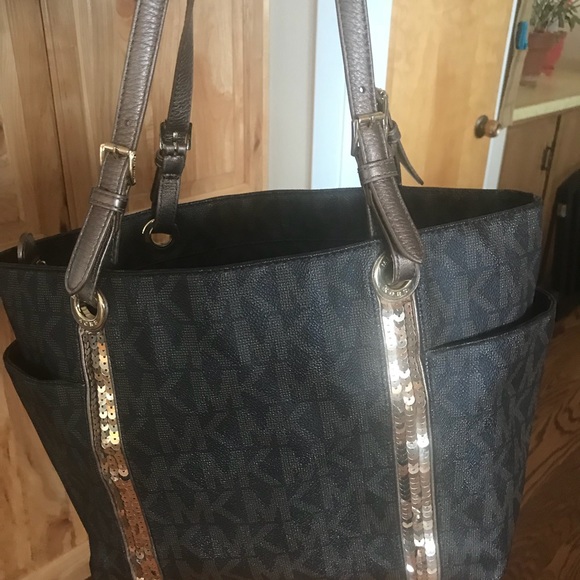 Michael Kors tote - Picture 2 of 3